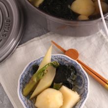 生わかめとうどとじゃがいもの煮もの。