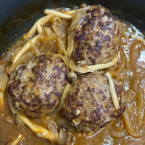 まぁちゃんの作ってみた!投稿(【煮込みハンバーグ】ソースが絶品!お肉柔らか♡デミグラス風♪)