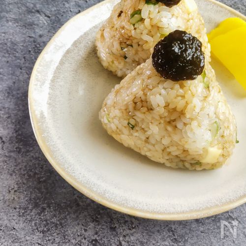 のりとチーズのうま味たっぷりおにぎり