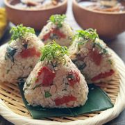 【梅ツナマヨおにぎり】酸っぱうまさがクセになる！