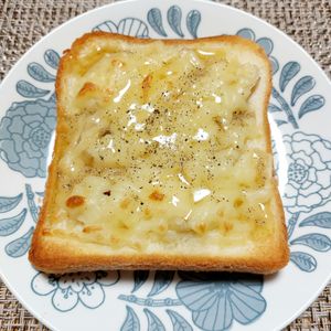 よっこの作ってみた!投稿(はちみつチーズおつまみバナナトースト)