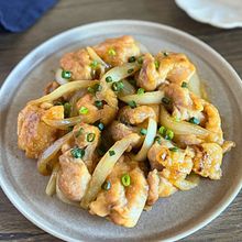 鶏もも肉と新玉ねぎの甘辛炒め