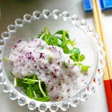 豆苗のゆかりとろろかけ