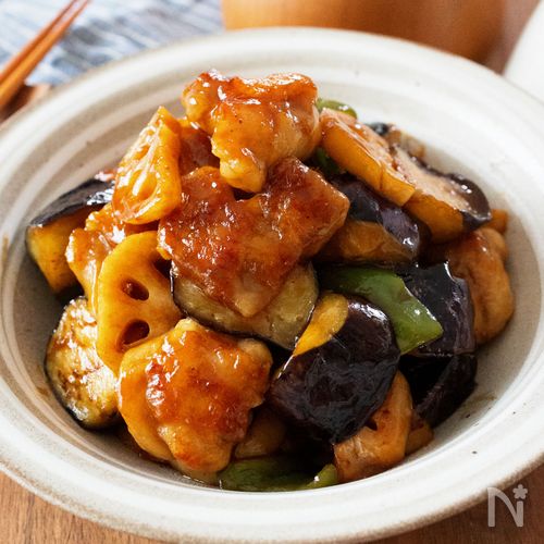 『鶏もも肉と秋野菜の甘酢炒め』たれが絡んでご飯が進む♫