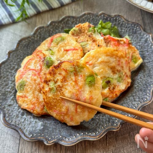 混ぜて焼くだけ♩じゅわっとカニ豆腐もち
