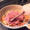 重ねて焼くだけ！◎簡単なのに本格的✨【春巻きの皮でラザニア】の工程3