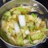 【くたくた白菜と鶏だんごのスープ】子供が喜ぶ♡︎簡単レシピの工程3