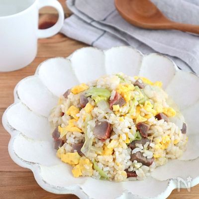 休日ランチにぴったり◎具沢山のレタスチャーハン