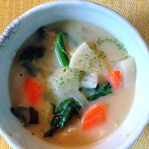 チョロリスの作ってみた!投稿(【鶏肉と大根の和風シチュー】出汁と食材の旨みが溢れ出す！)