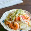 新玉ねぎとスモークサーモンと海老のマリネ