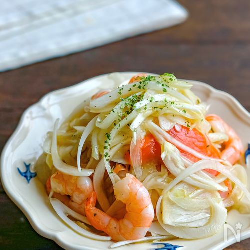 新玉ねぎとスモークサーモンと海老のマリネ