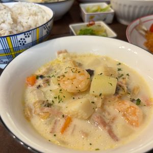 あすこの作ってみた!投稿(具だくさん野菜とシーフードミックスで作るクラムチャウダー)