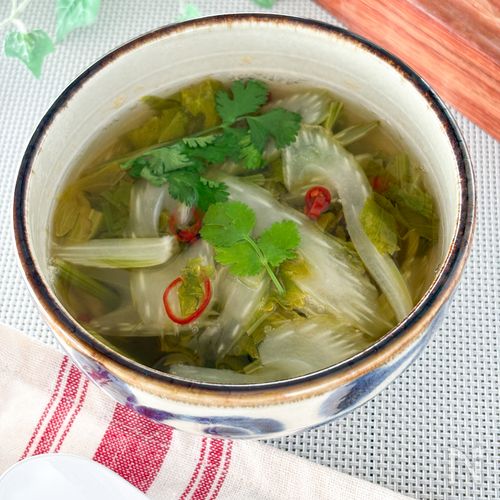 セロリだけでこんなにおいしく！魔法のエスニックスープ♪