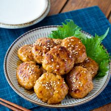 お弁当にもぴったり♪寒天でジューシー鶏つくね