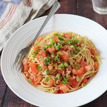 主食なのにご飯が欲しくなる♪トマトとツナの冷製パスタ