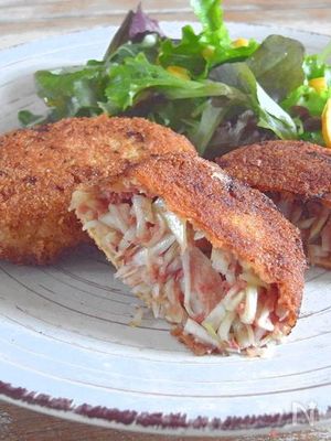 キャベツとコンビーフのメンチカツ