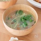 【5分で完成！】なめこと三つ葉の香り味噌汁｜ご自愛味噌汁
