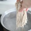 疲れた日でも美人飯!たっぷりおろしのネバネバぶっかけ蕎麦の工程1