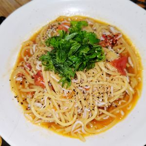 ヴェルの作ってみた!投稿(ワンパンで！味付けこれだけ！【しらすとトマトの和風パスタ】)