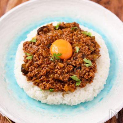 夏野菜と納豆で作る！ヘルシーで激ウマの『キーマカレー』