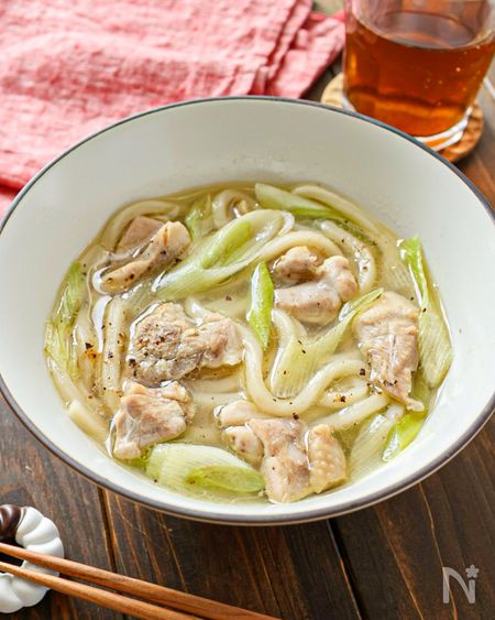 【レンジだけ！鶏肉とネギの旨塩うどん】包丁もまな板も無し♡