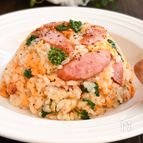 『スタミナ満点‼』ウインナーと卵のにんにくバター炒飯