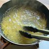 フライパンひとつでシンプルおいしい「ペペロンチーノ」の工程3