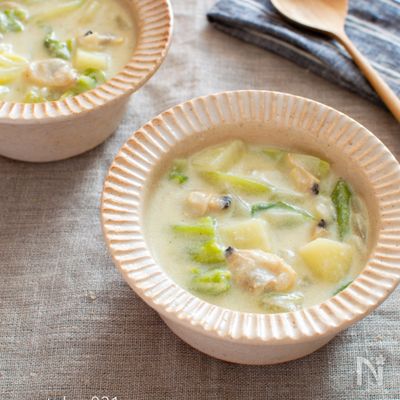 春キャベツの豆乳クラムチャウダー。素材のうまみたっぷり!