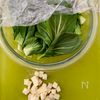【チンゲン菜と納豆のやみつき和え】ウマウマ健康的おつまみ♪の下準備