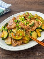 ご飯がすすむ！【豚こまとズッキーニの生姜焼き】