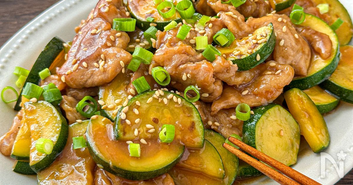 ご飯がすすむ！【豚こまとズッキーニの生姜焼き】