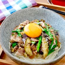 【豚しゃぶとなすとにらのぶっかけ冷やしうどん】