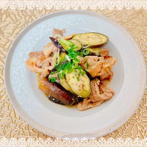 にゃ〜むずの作ってみた!投稿(【豚こまとなすのごま照り焼き】生姜香る甘辛おかず♡)