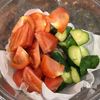 ささみとトマトときゅうりの七味マヨ和えの工程2