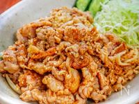 ご飯が進む♪【新玉ねぎと豚こまのピリ辛味噌炒め】