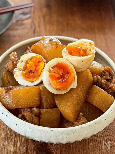 【作ってみた!で大人気】短時間で味しみしみ!「こってり鶏たま大根」うま味がじゅわっとあふれる♪|みんなの推しレシピ