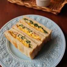 オムレツとほうれん草ツナマヨのホットサンド