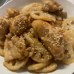 Mariの作ってみた!投稿(【鶏とれんこんの甘酢炒め】食材２つの満足おかず♪ご飯が進む！)