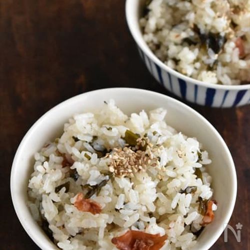 【梅干入りわかめごはん】何度もリピしたくなる美味しさ!