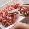 【豚こまボール甘酢あん】ラップ使いで手汚れない！の工程1