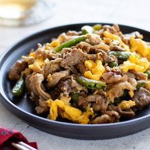 香酢でヘルシー！卵とスナップエンドウの豚肉炒め