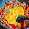 豚肉が入って食べ応えアップ！！豚肉とトマトの卵炒めの工程5