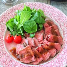 お安いお肉でも美味しく仕上がる！たれが自慢のローストビーフ