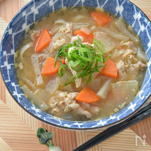 野菜たっぷり食べられる☆豚汁うどん