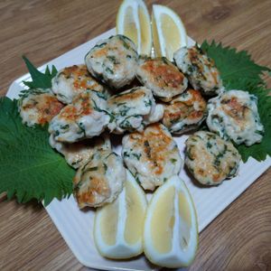 しぃちゃんの作ってみた!投稿(旨味効きすぎ♪【むね肉と大葉のうま塩つくね】)