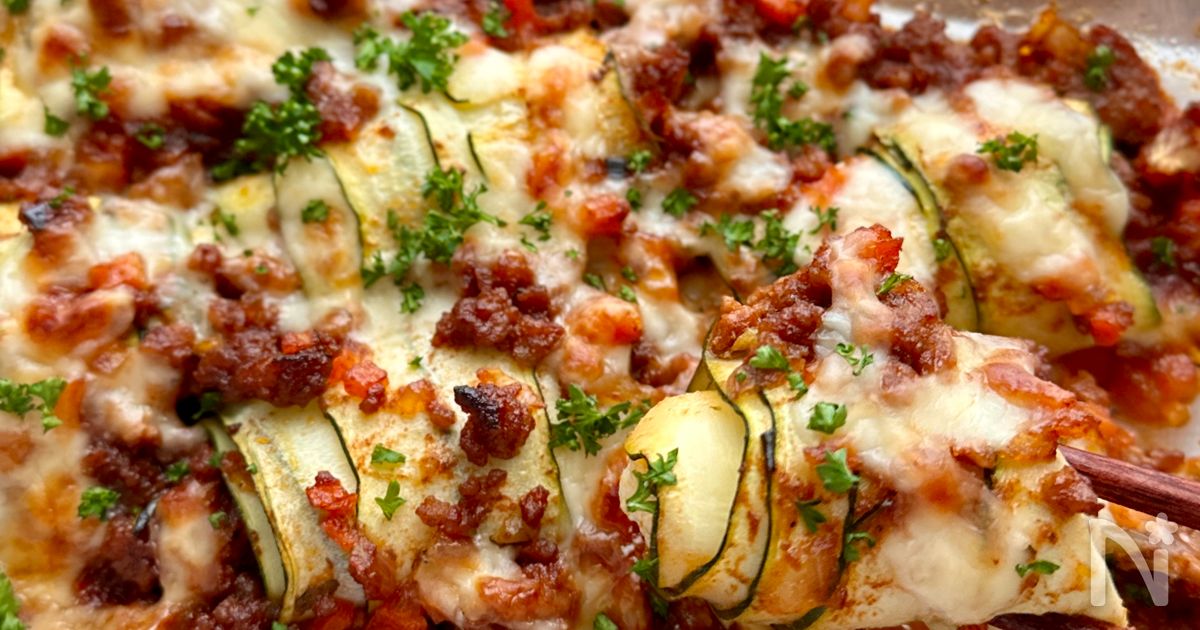 マッシュルーム、ズッキーニ、スイスチーズのピザのレシピ