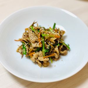 yuriの作ってみた!投稿(豚バラごぼうとにらのにんにく醬油炒め【作り置き】)