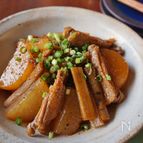 お酢でさっぱり＆柔らか！鶏手羽と根菜の煮込み