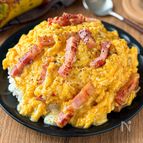 【簡単なのにおいしすぎる！】とろとろ卵のペペロンチーズ丼