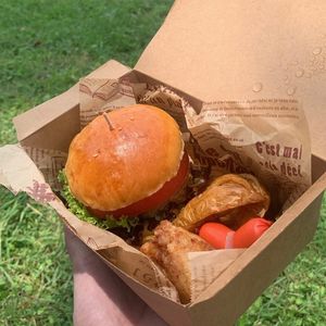 こっちゃんの作ってみた!投稿(照り焼きハンバーガー&フライドポテト)